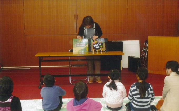 鴨方図書館のおはなし会の画像