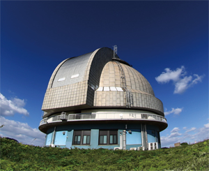 188cm反射望遠鏡を備えたドームの画像