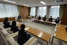 新採用職員との座談会1